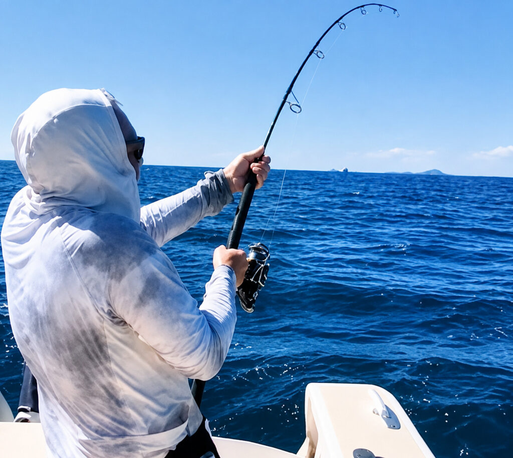 Matériel de pêche prêt sur le bateau