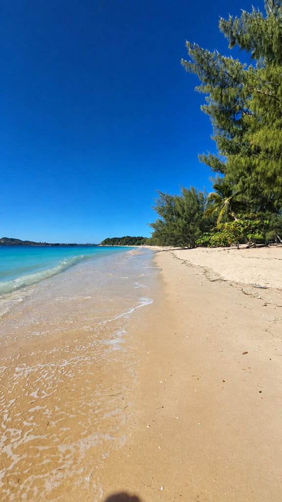 Plage tropicale de Nosy Sakatia