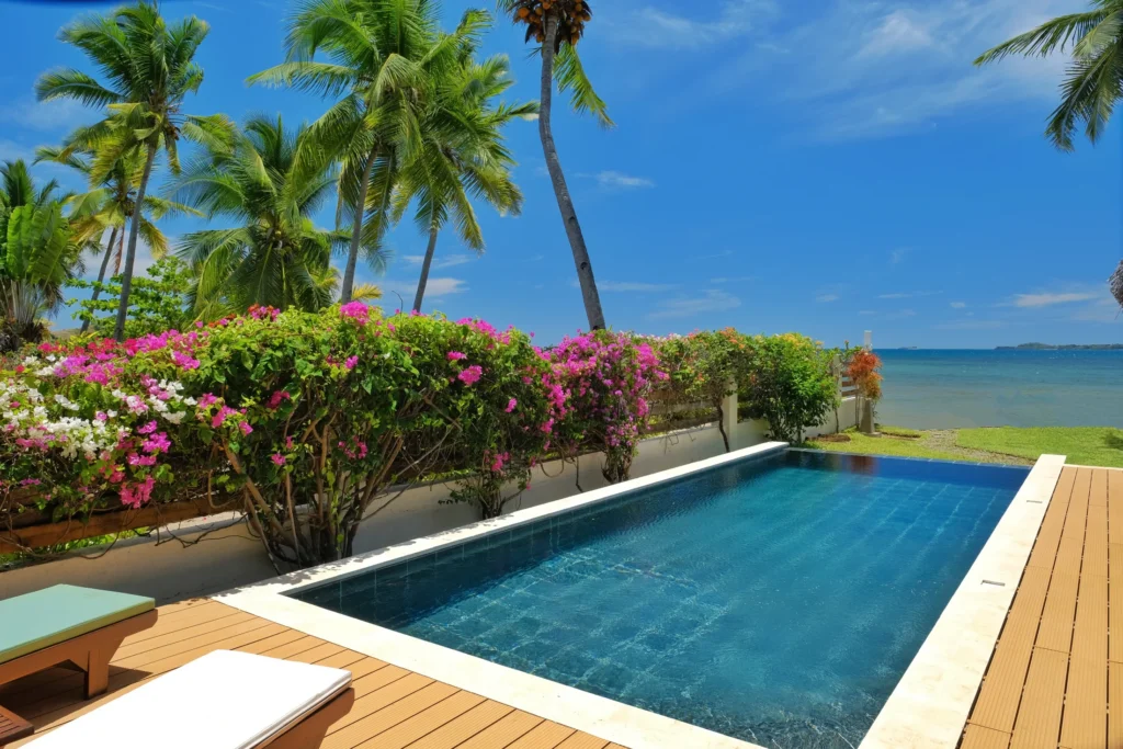 La piscine de la villa Mora Mora